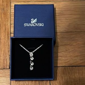 NWOT Swarovski 4 crystal dangling pendant and Necklace with 2 inch extender.